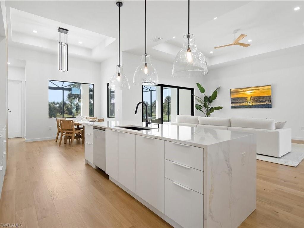 424 Shady Hollow BLVD W