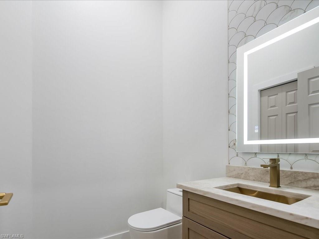 9541 Wilshire Lakes BLVD