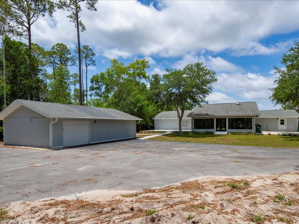 6800 Bottlebrush LN