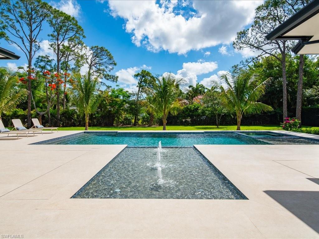500 Ridge DR