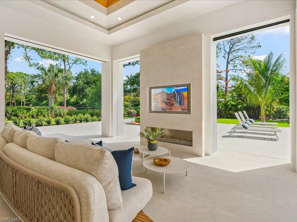 500 Ridge DR