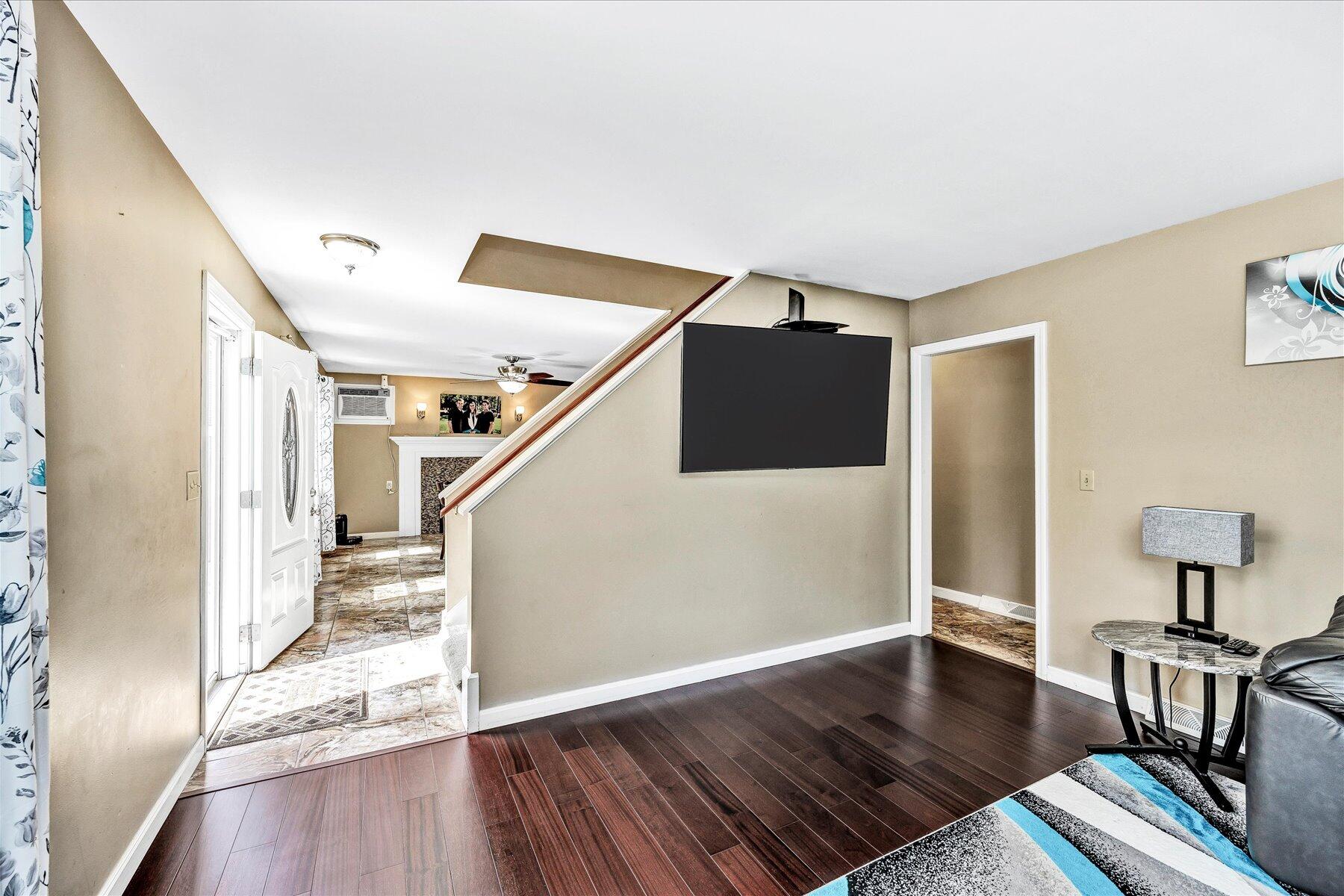 127 S Sandwich Road