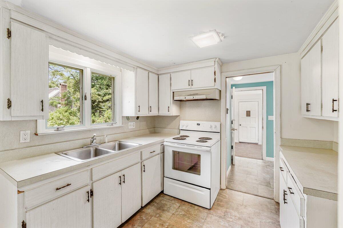 595 Phinney's Lane