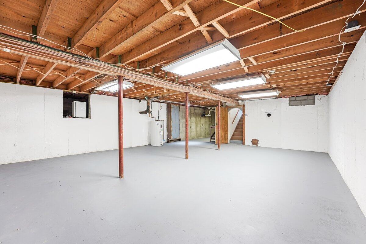 595 Phinney's Lane