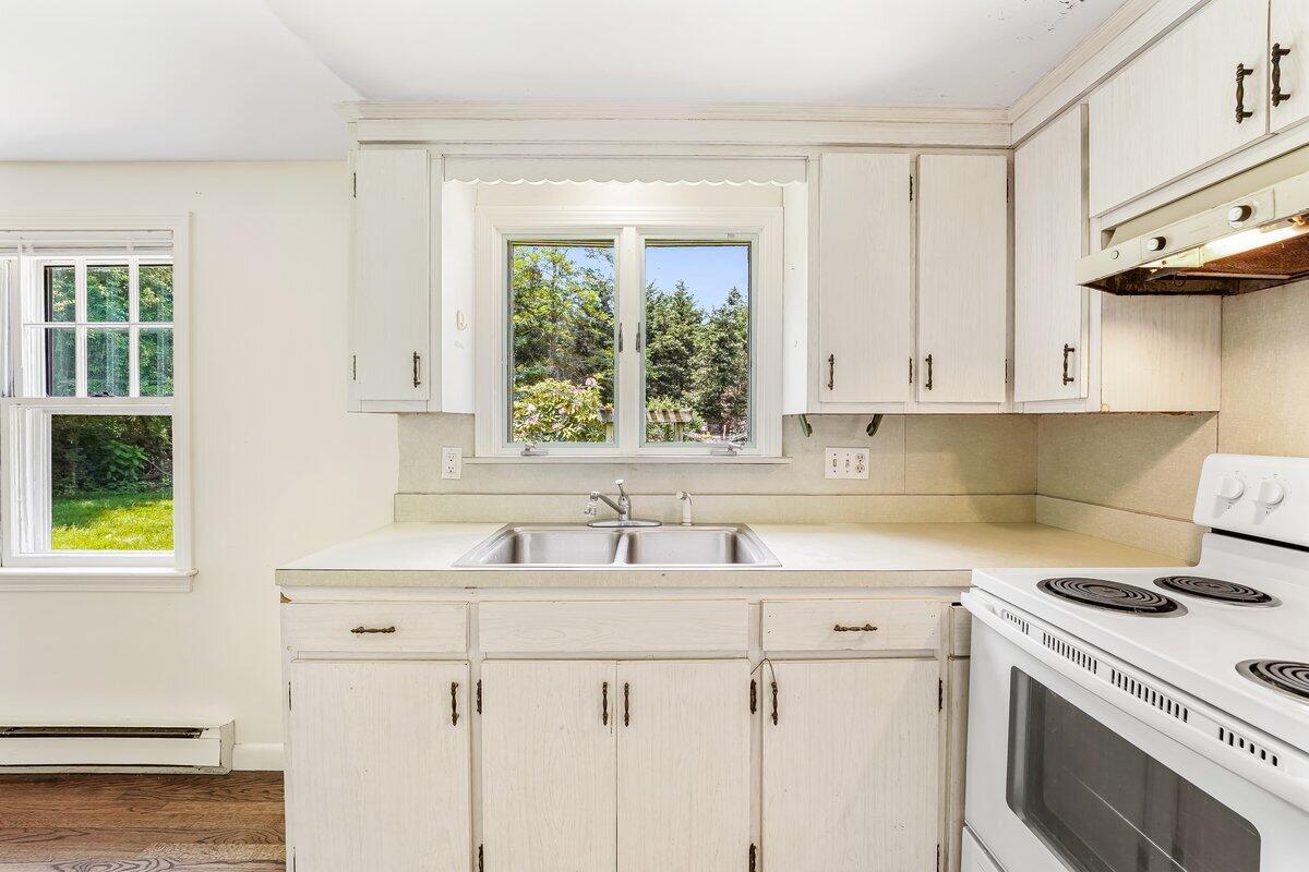 595 Phinney's Lane