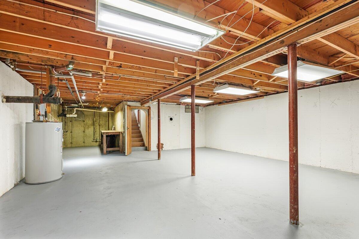 595 Phinney's Lane