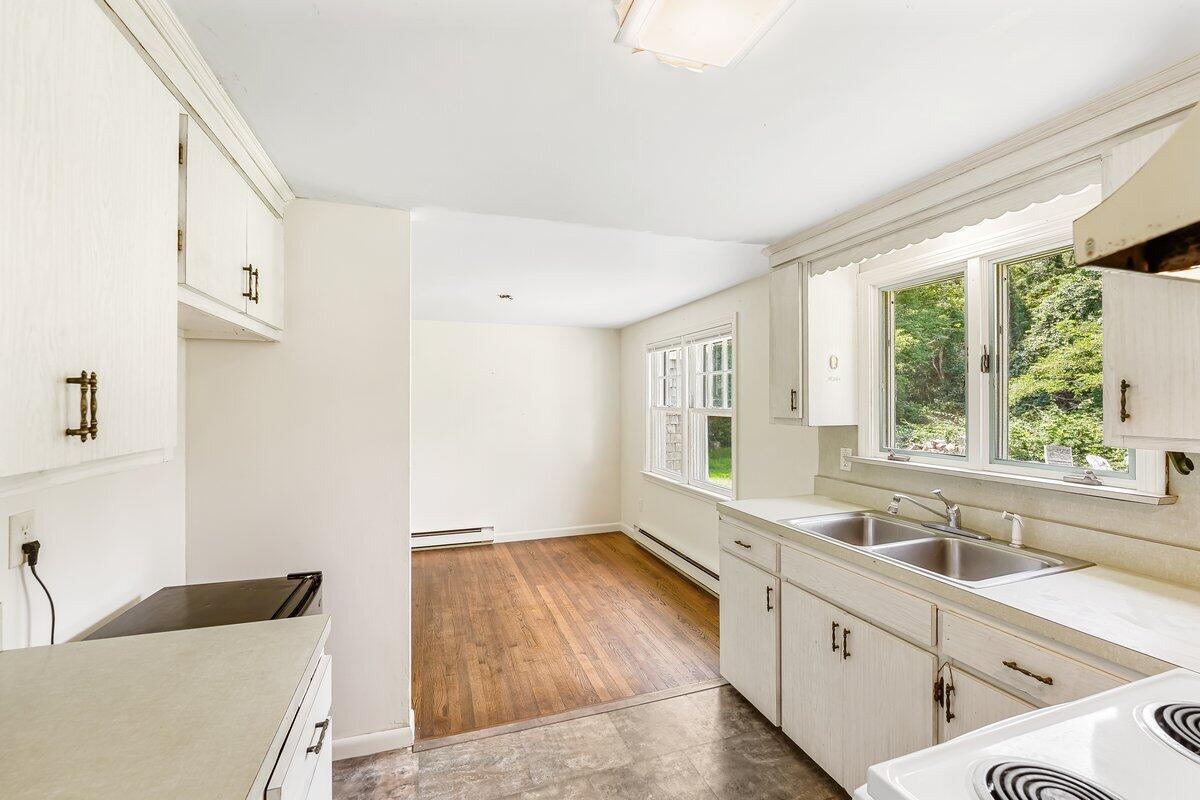 595 Phinney's Lane