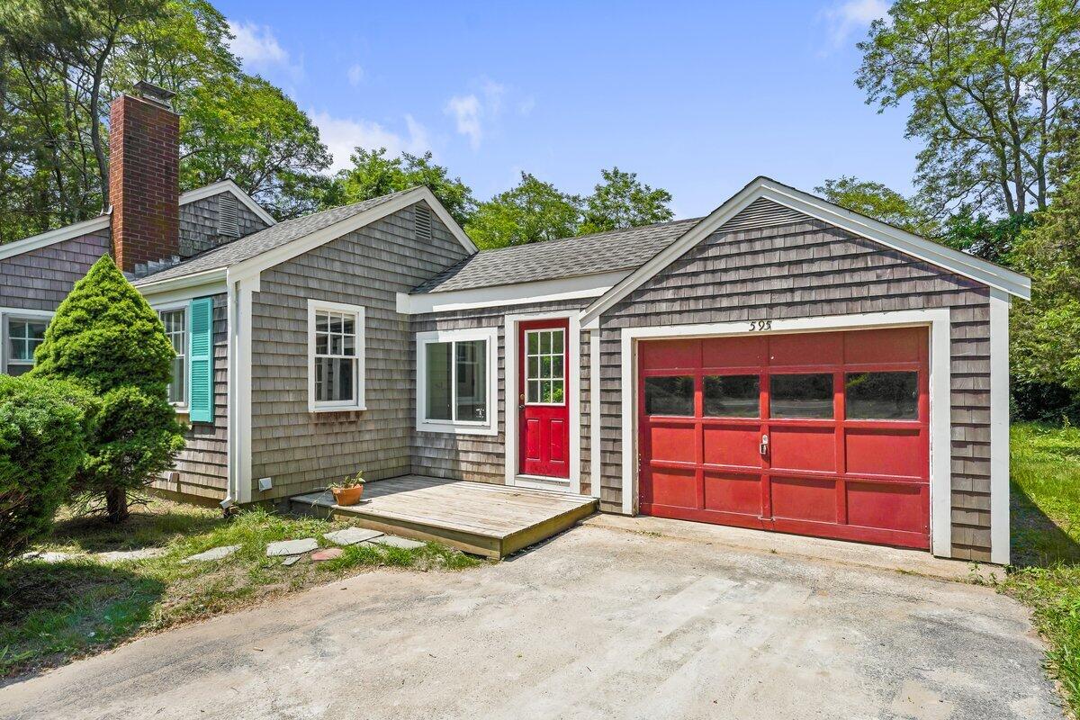 595 Phinney's Lane