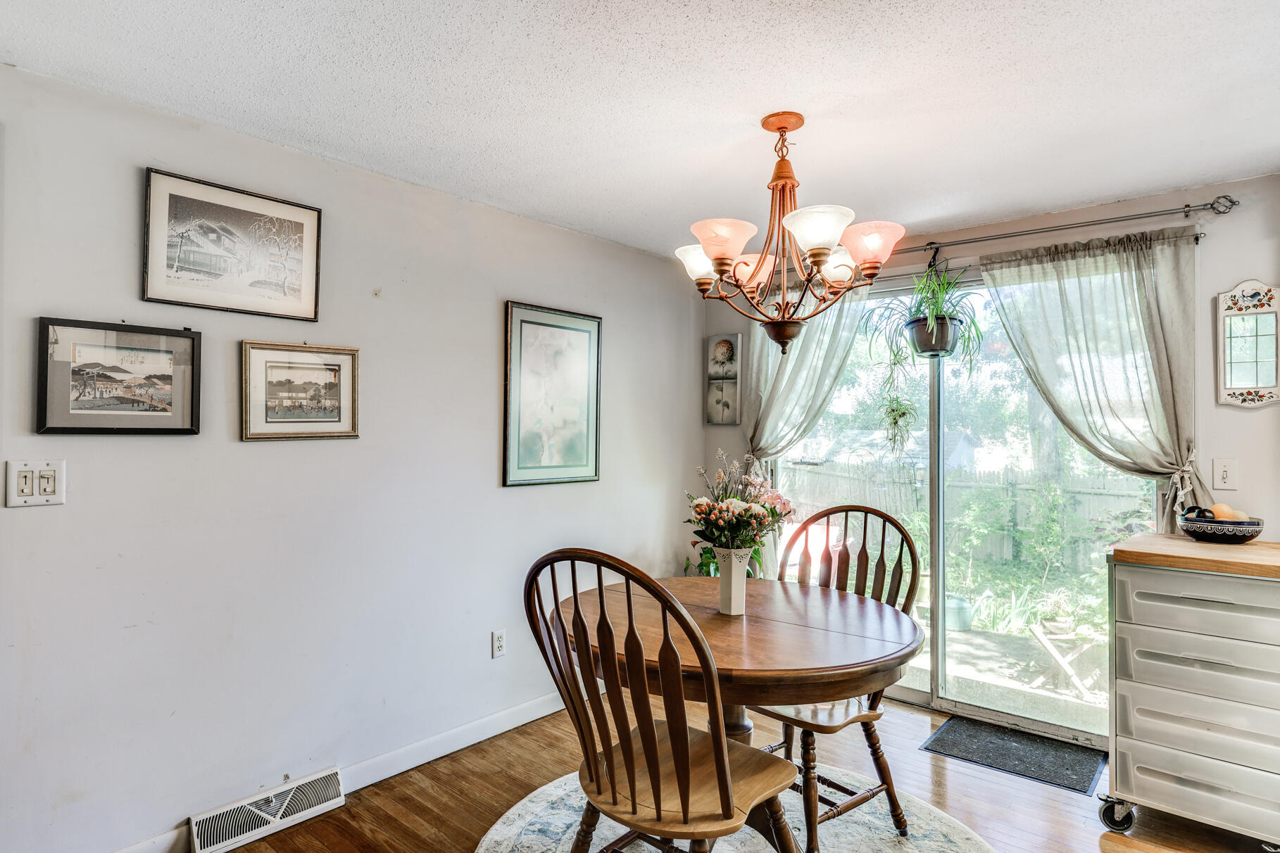 196 Forest Road