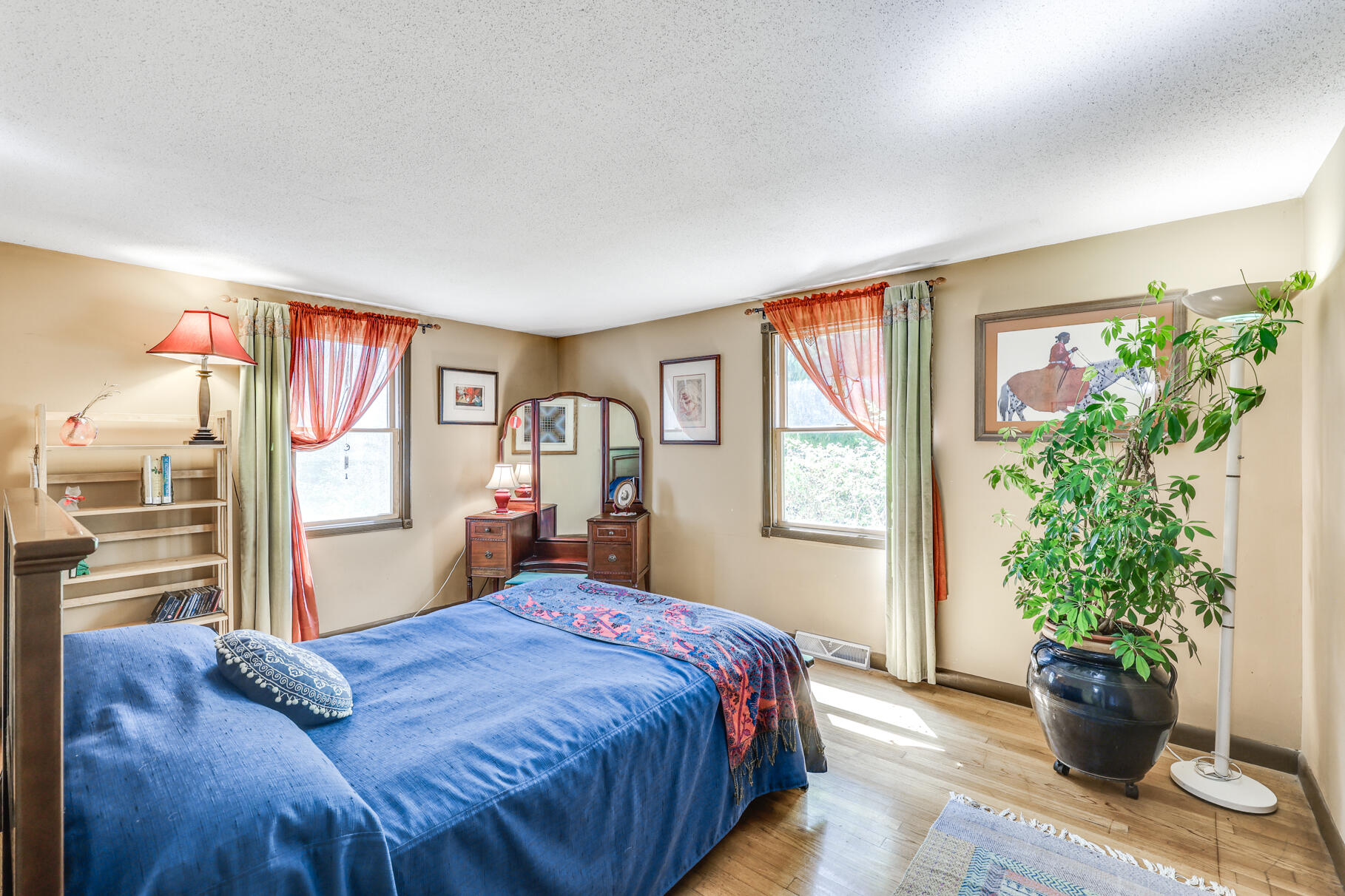 196 Forest Road