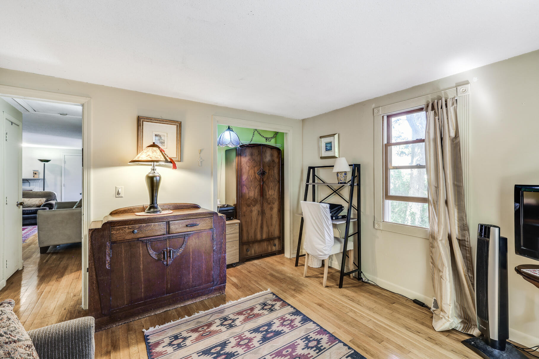 196 Forest Road