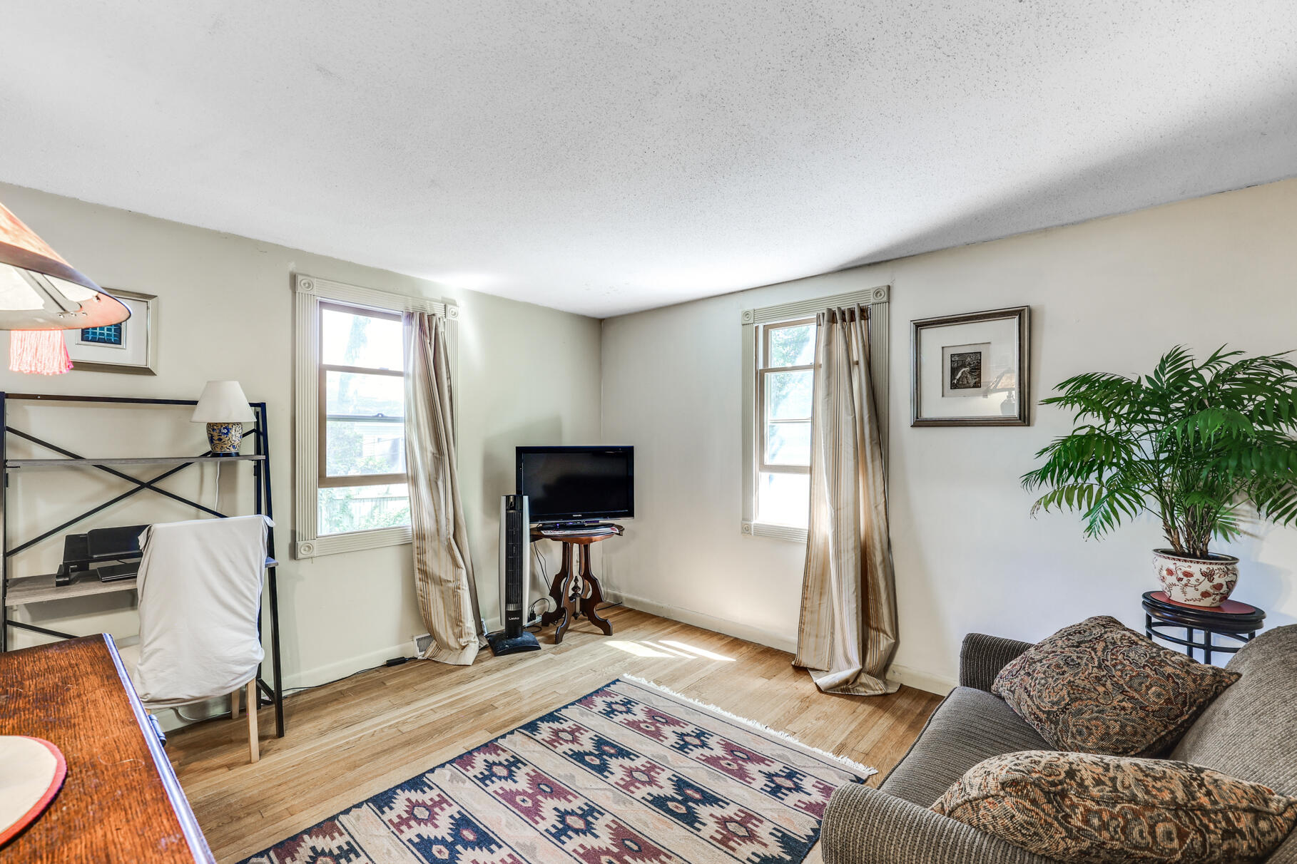196 Forest Road