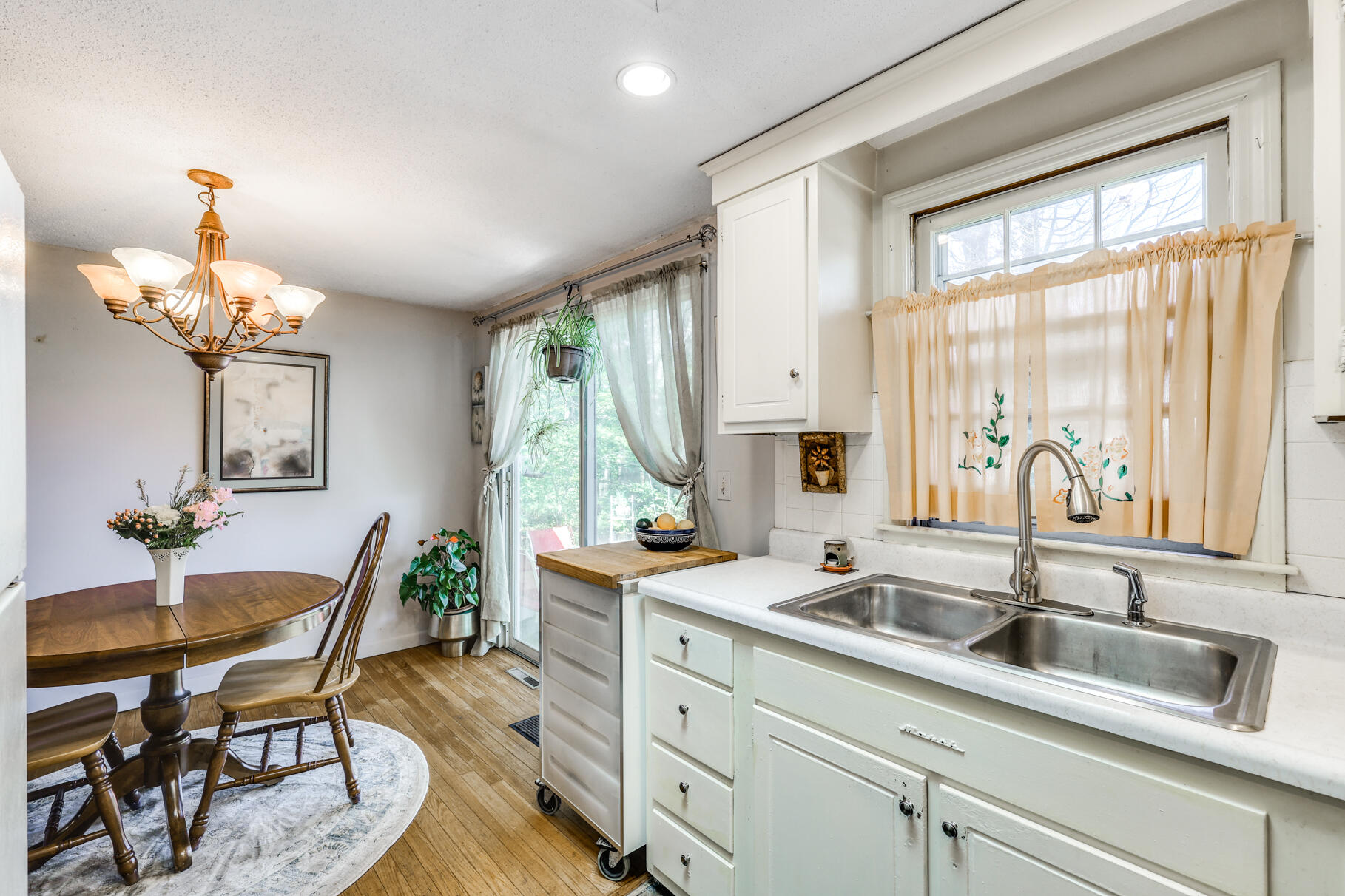 196 Forest Road