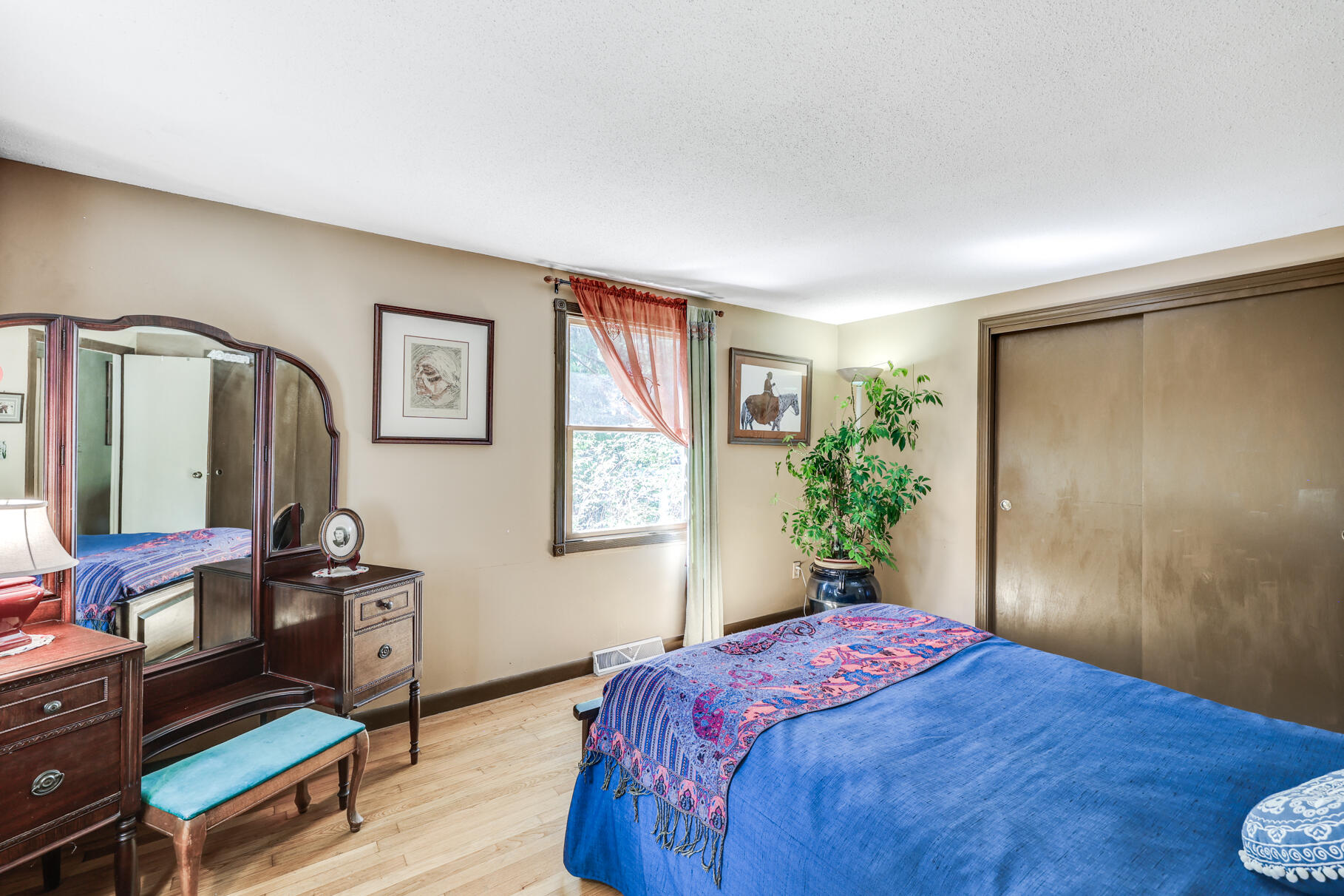 196 Forest Road