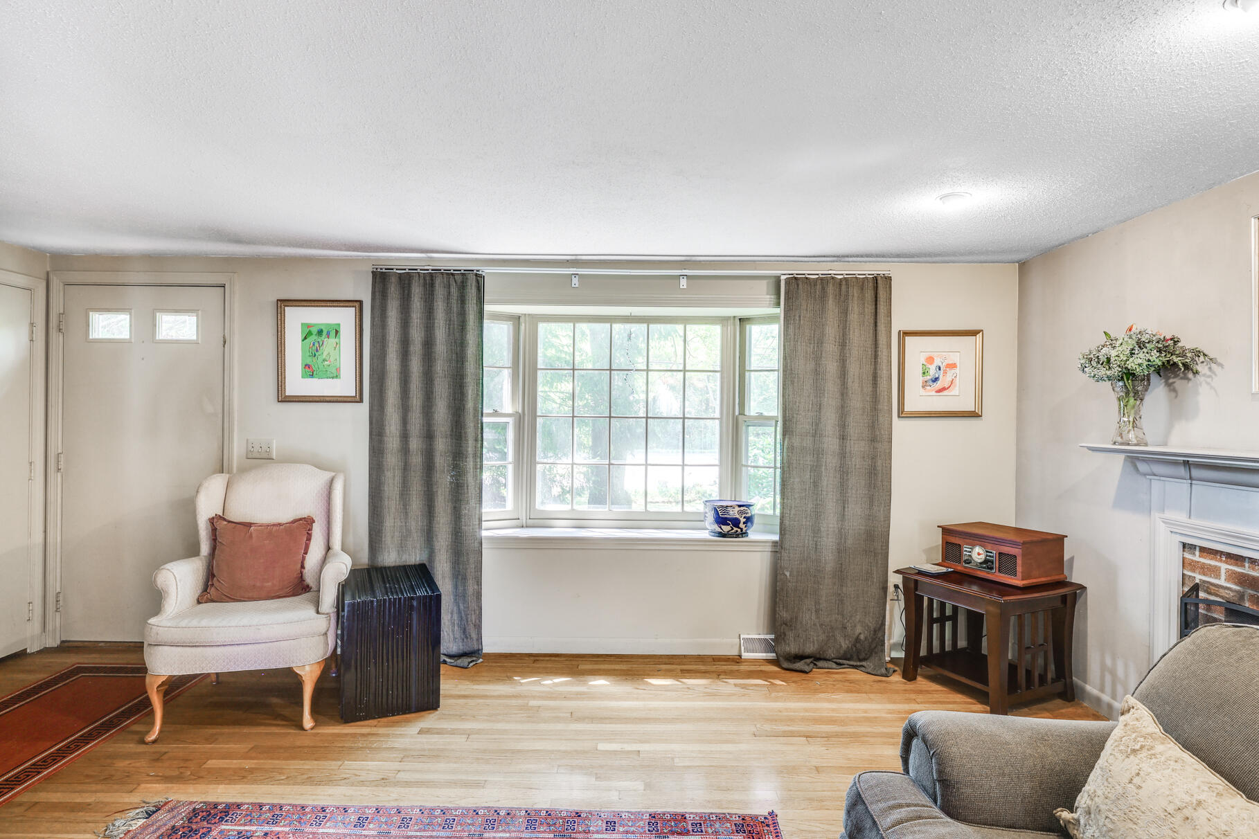 196 Forest Road