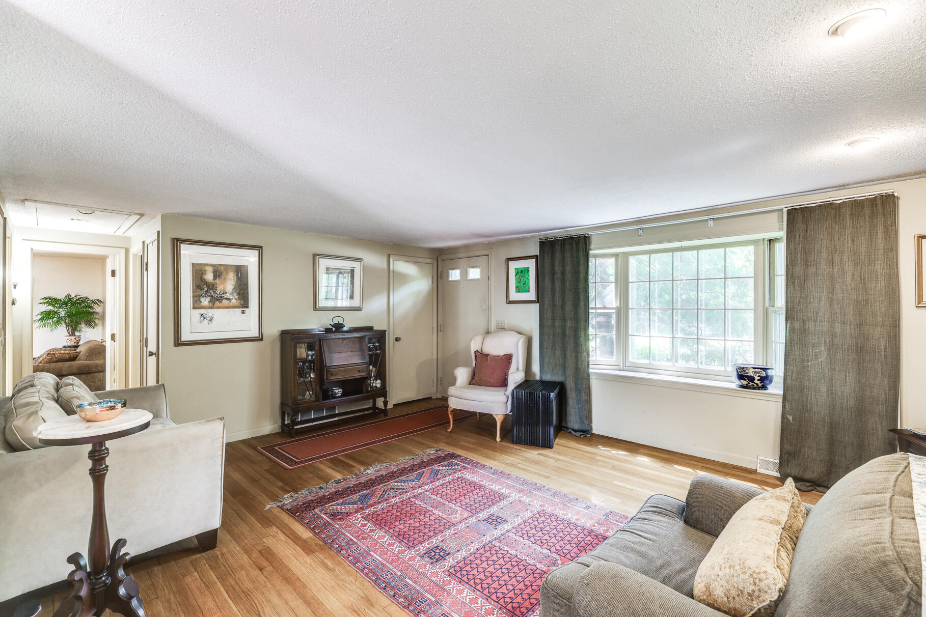 196 Forest Road