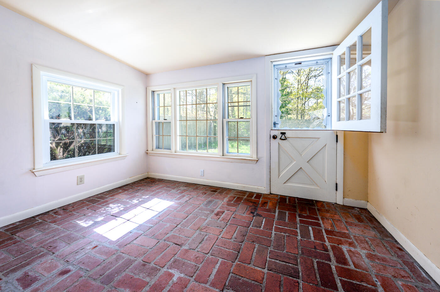 41 Wampanoag Road