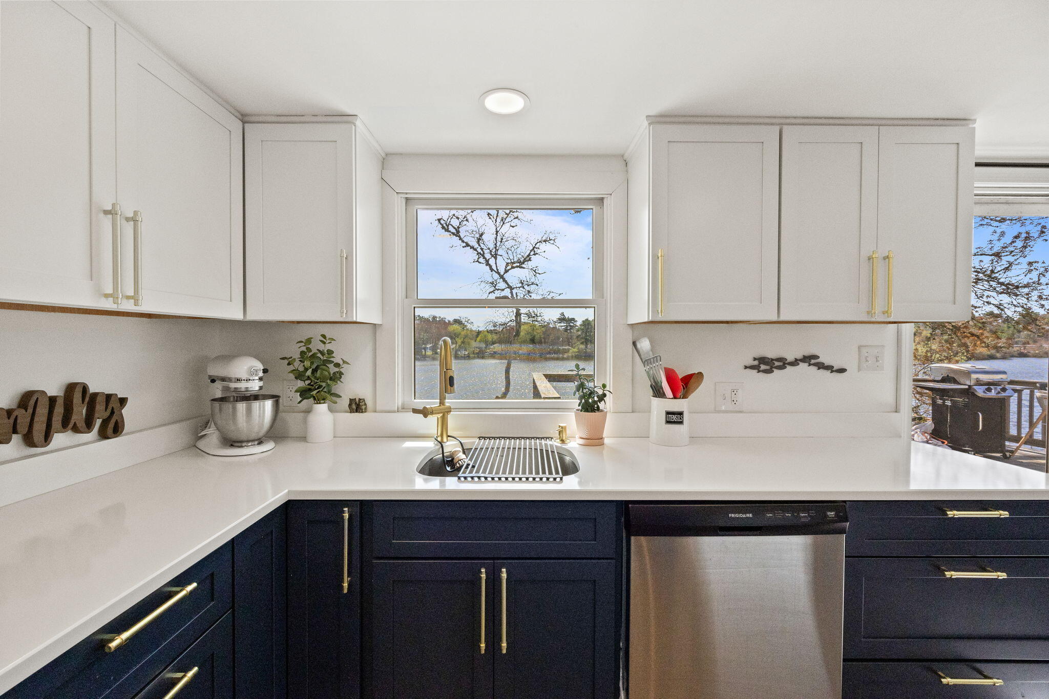 51 Agawam Lake Shore Drive