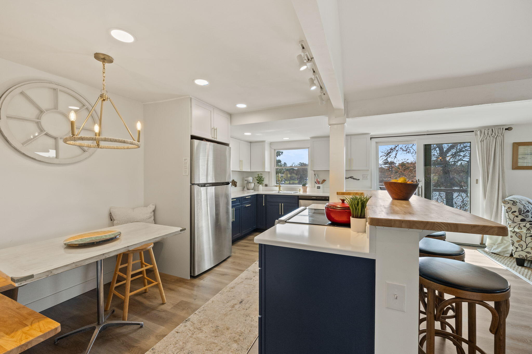51 Agawam Lake Shore Drive