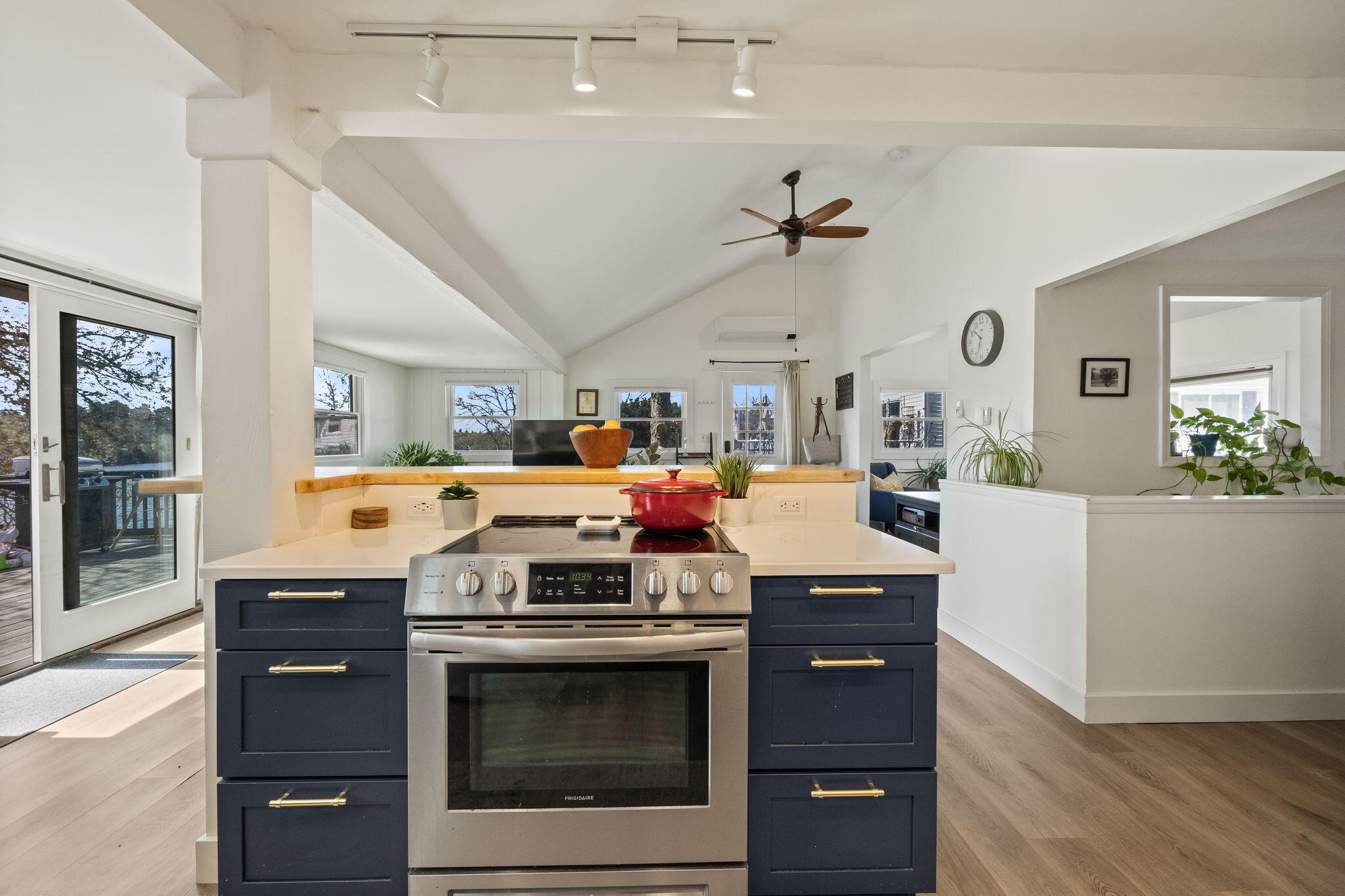 51 Agawam Lake Shore Drive