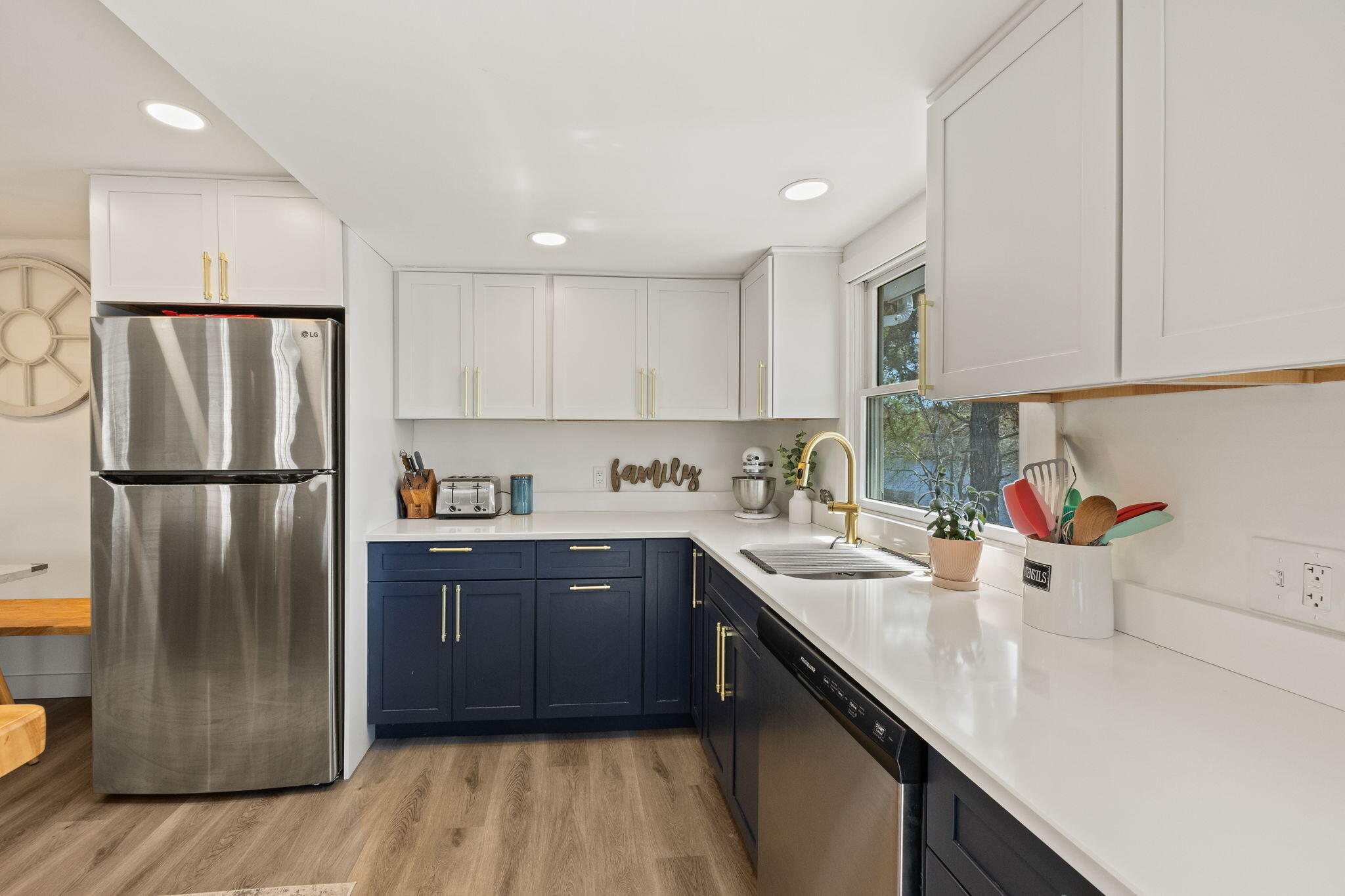 51 Agawam Lake Shore Drive