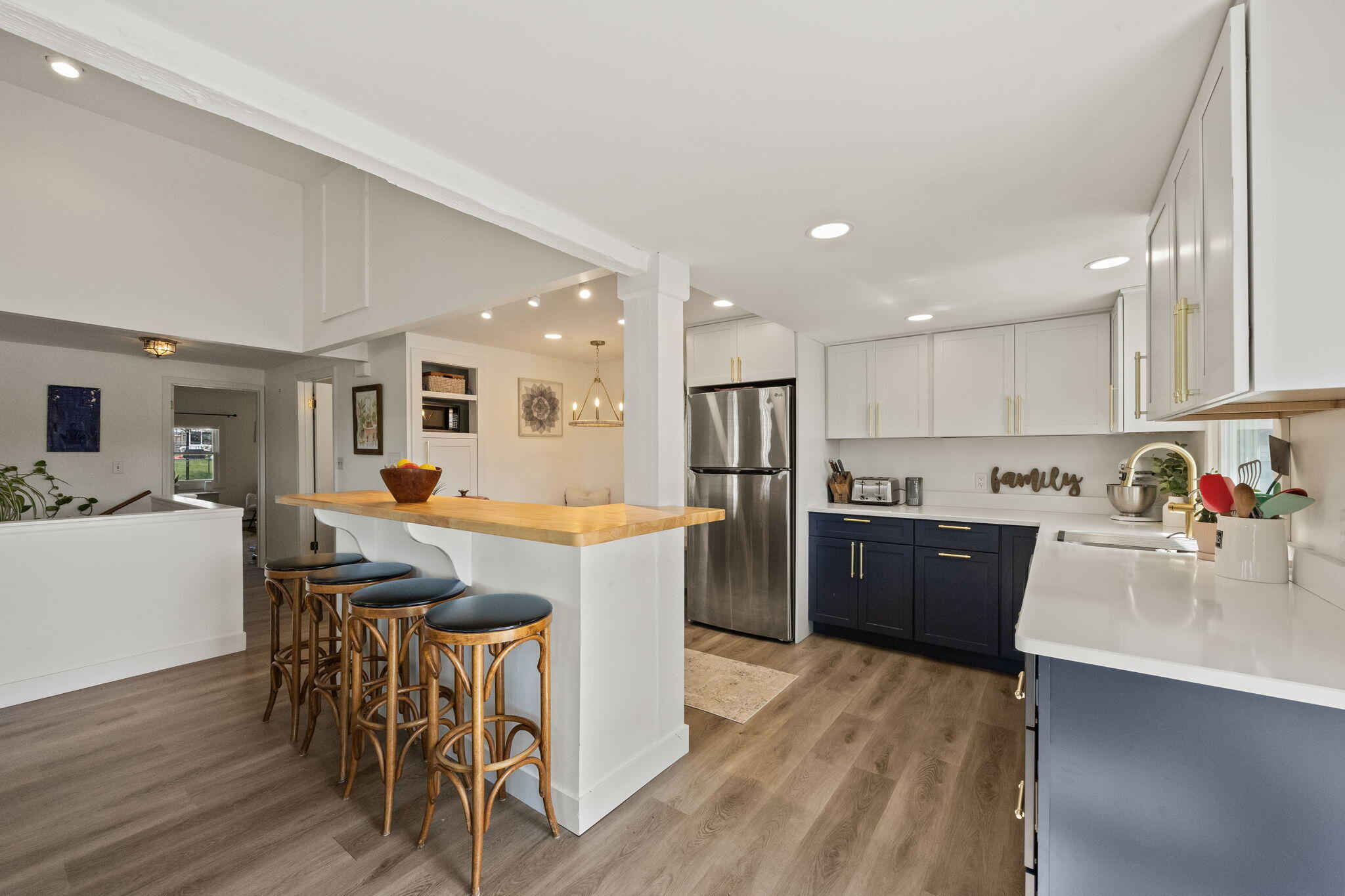 51 Agawam Lake Shore Drive