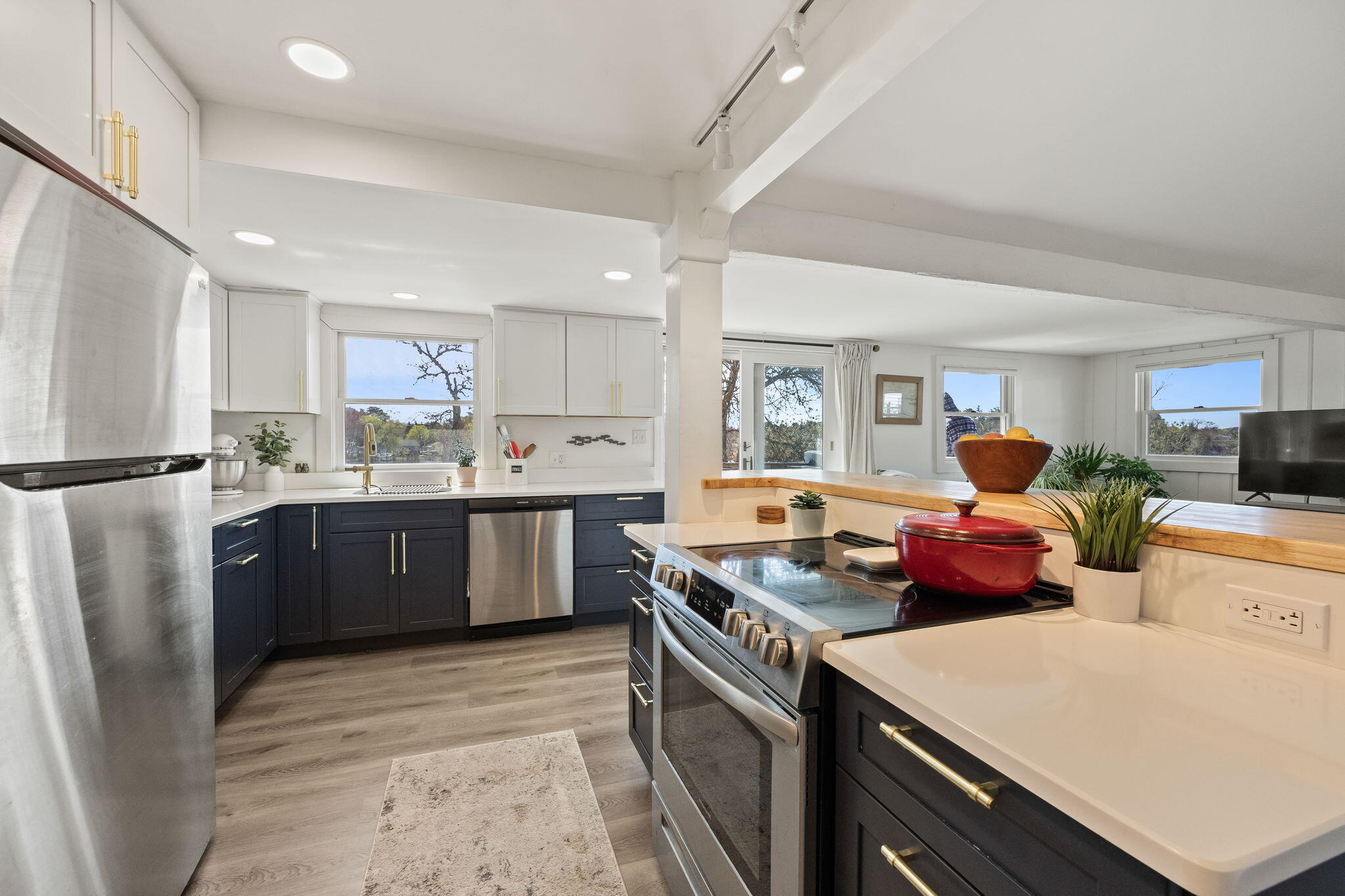 51 Agawam Lake Shore Drive