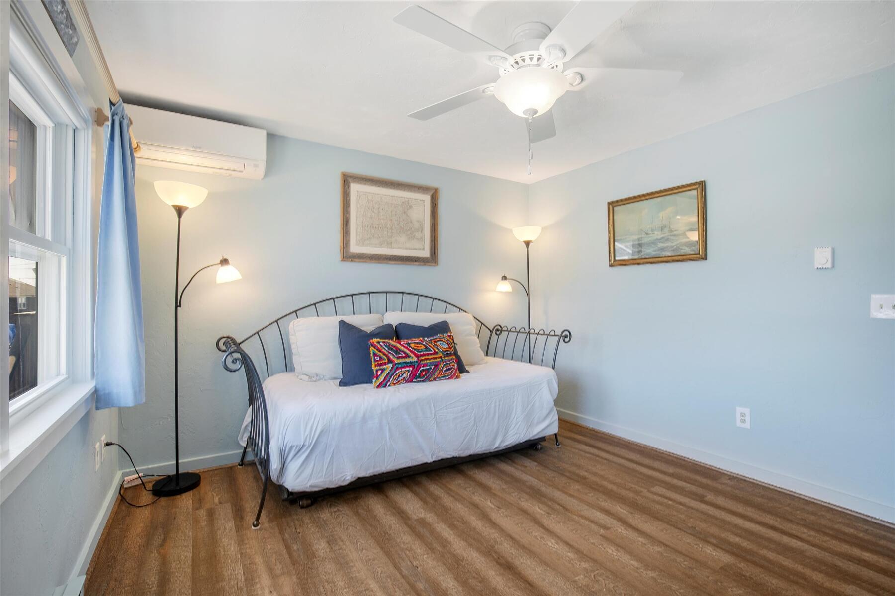 690 Commercial Street Unit: U5D