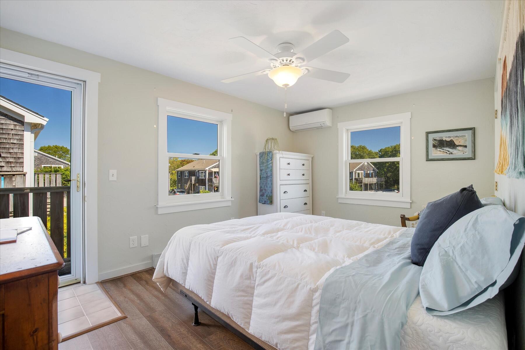 690 Commercial Street Unit: U5D