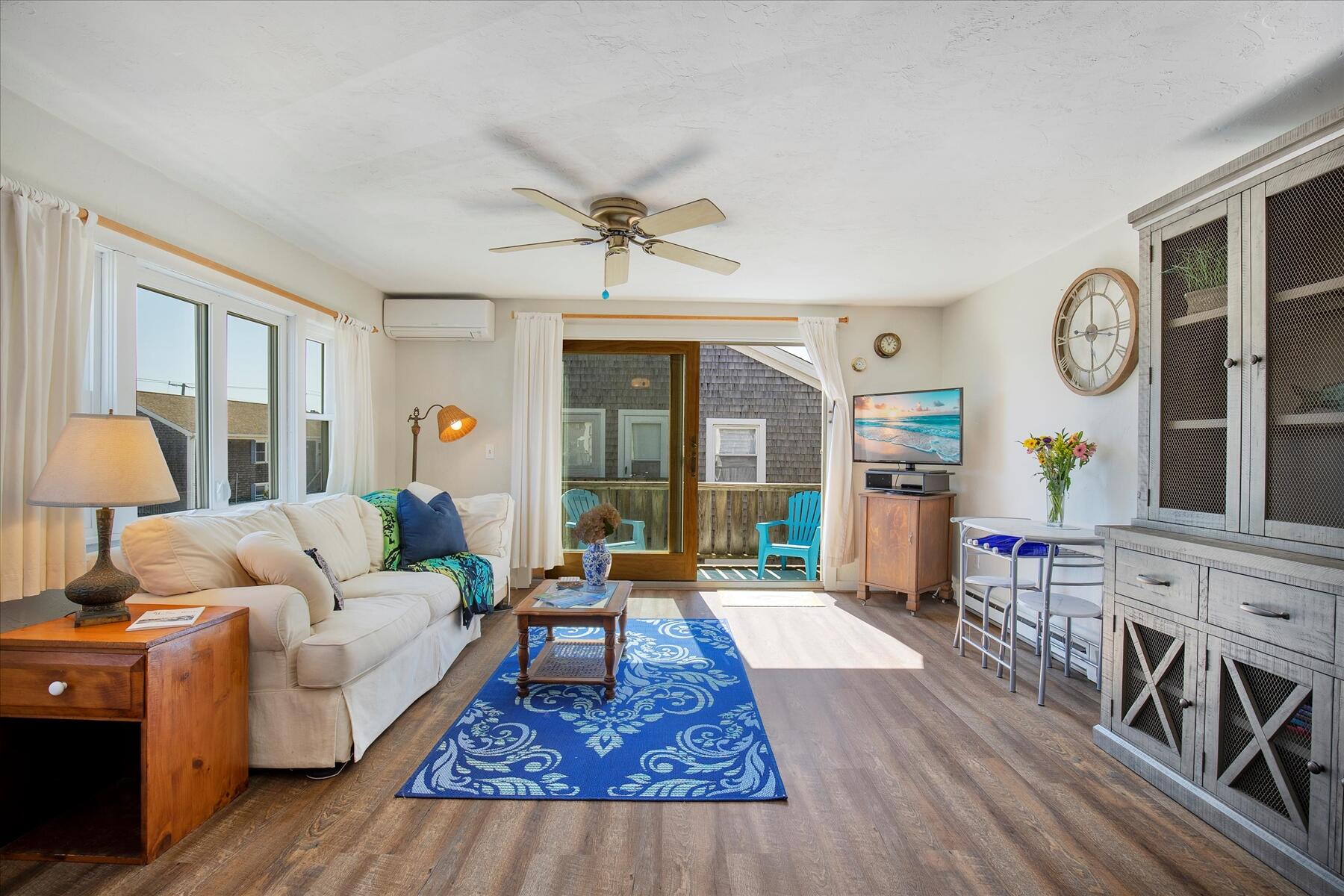 690 Commercial Street Unit: U5D