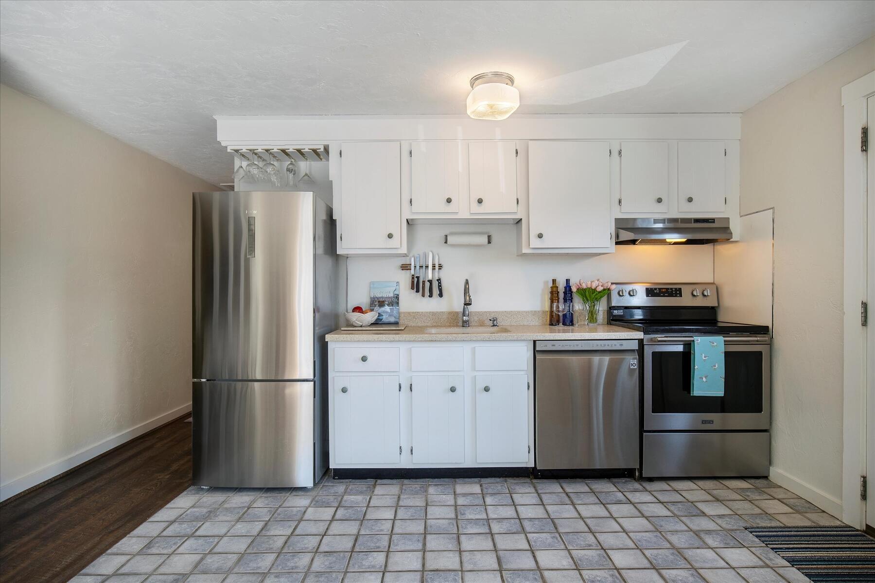 690 Commercial Street Unit: U5D