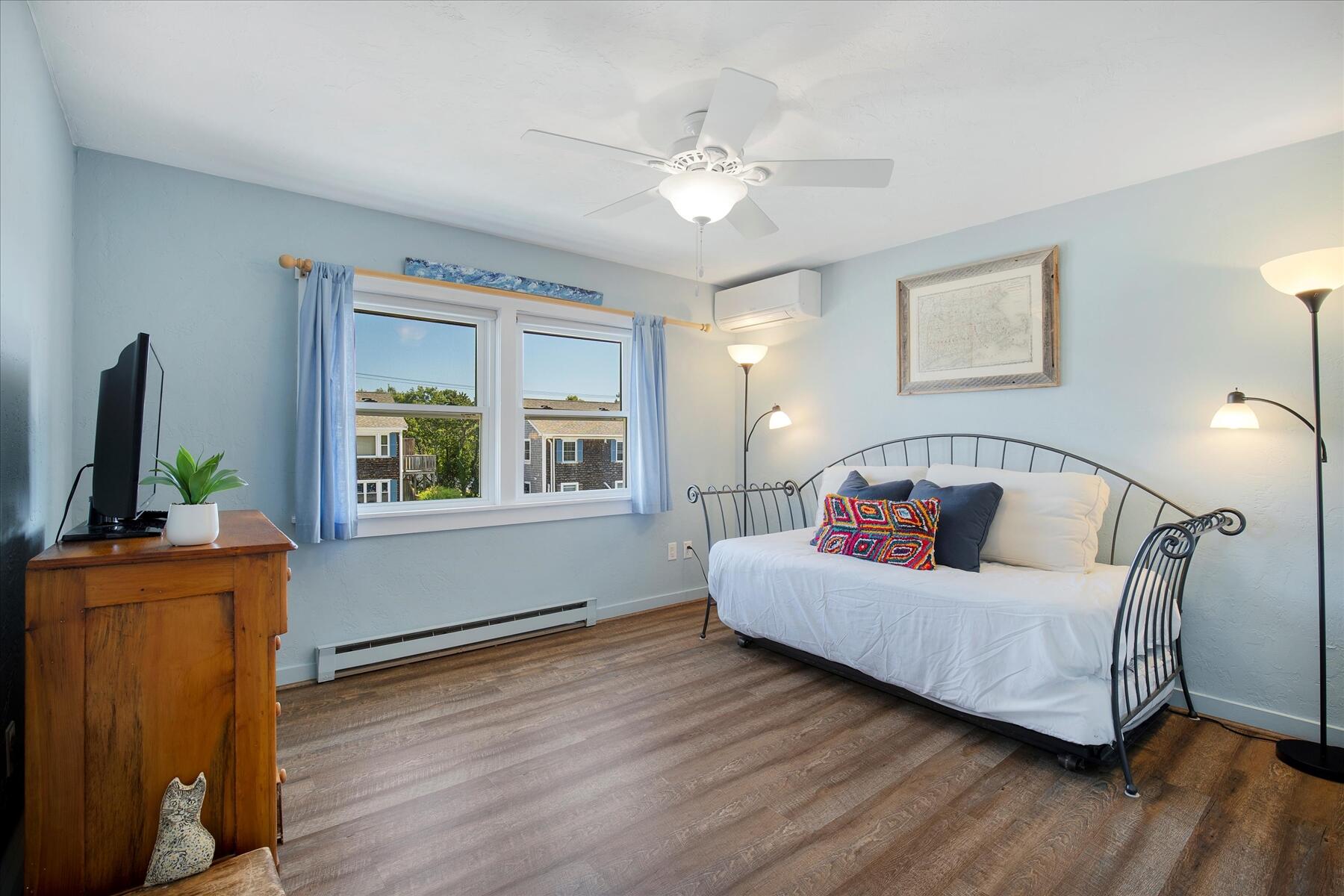 690 Commercial Street Unit: U5D