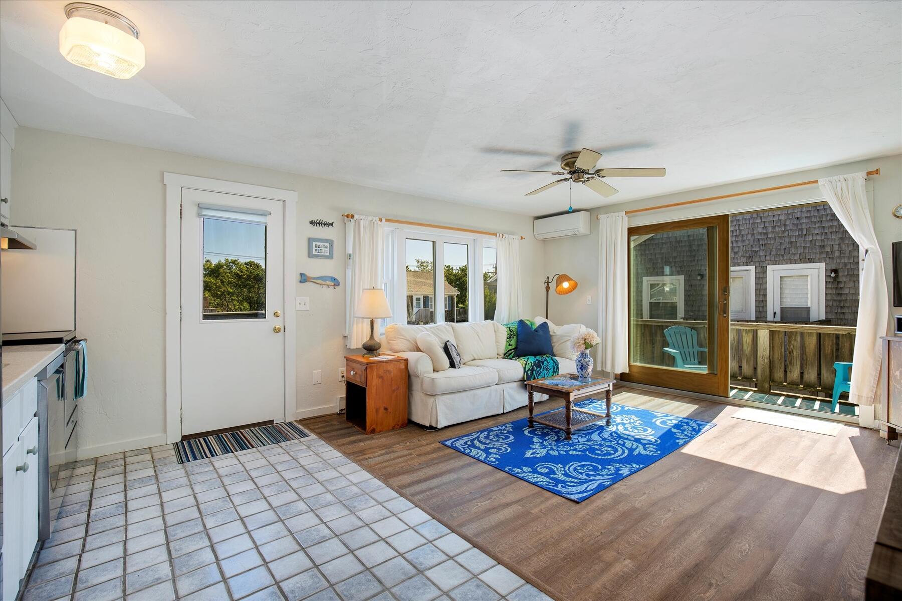 690 Commercial Street Unit: U5D