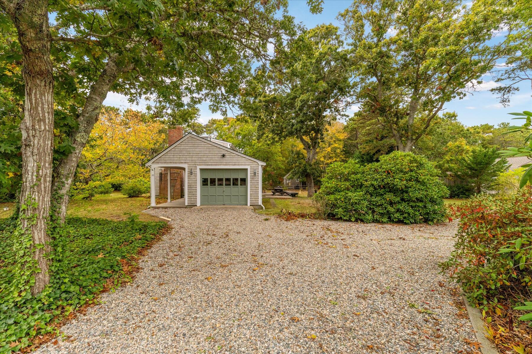 10 Field Road, Eastham