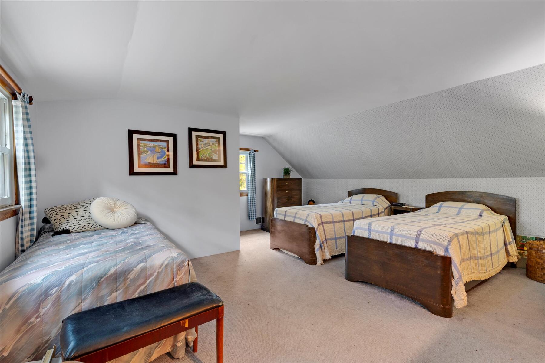 10 Field Road, Eastham