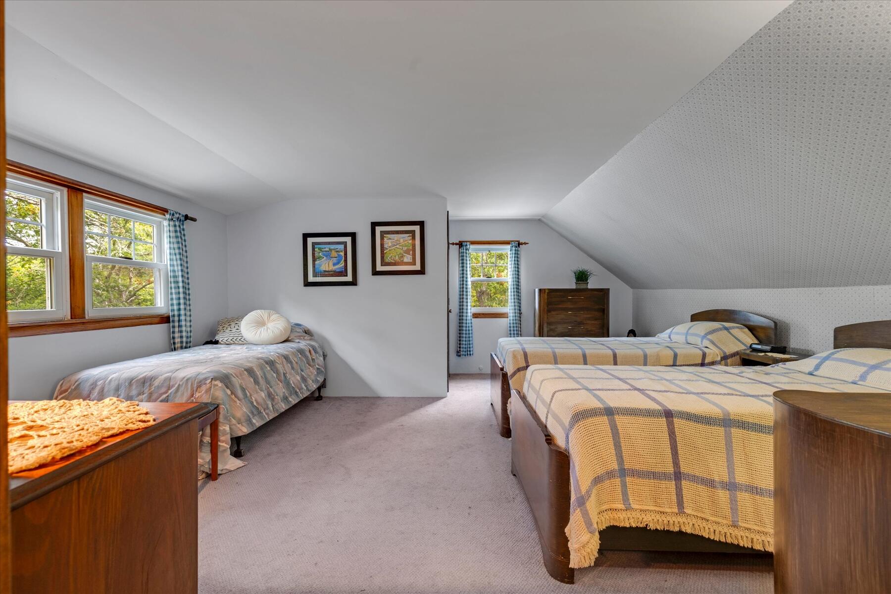 10 Field Road, Eastham