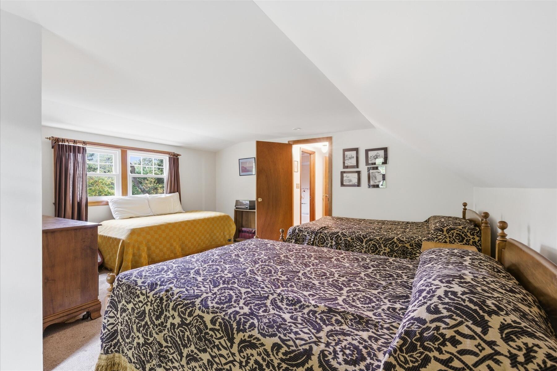 10 Field Road, Eastham