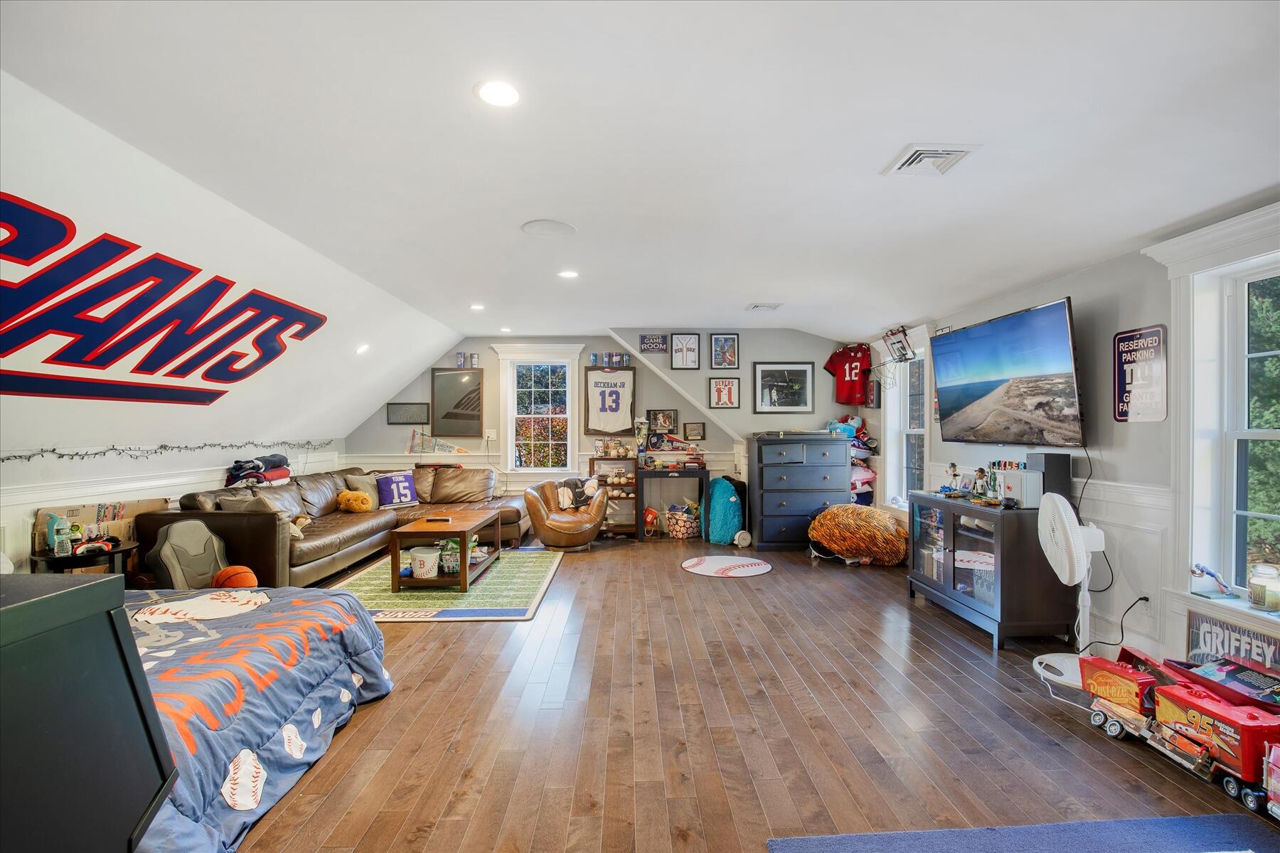 35 Spinnaker Drive W