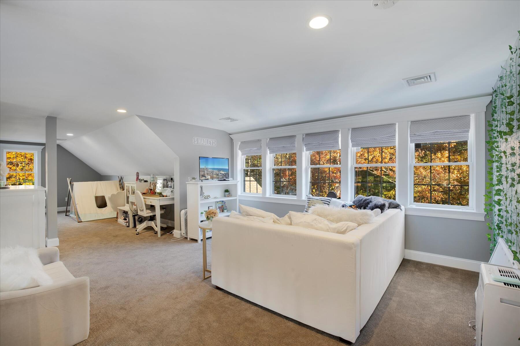 35 Spinnaker Drive W