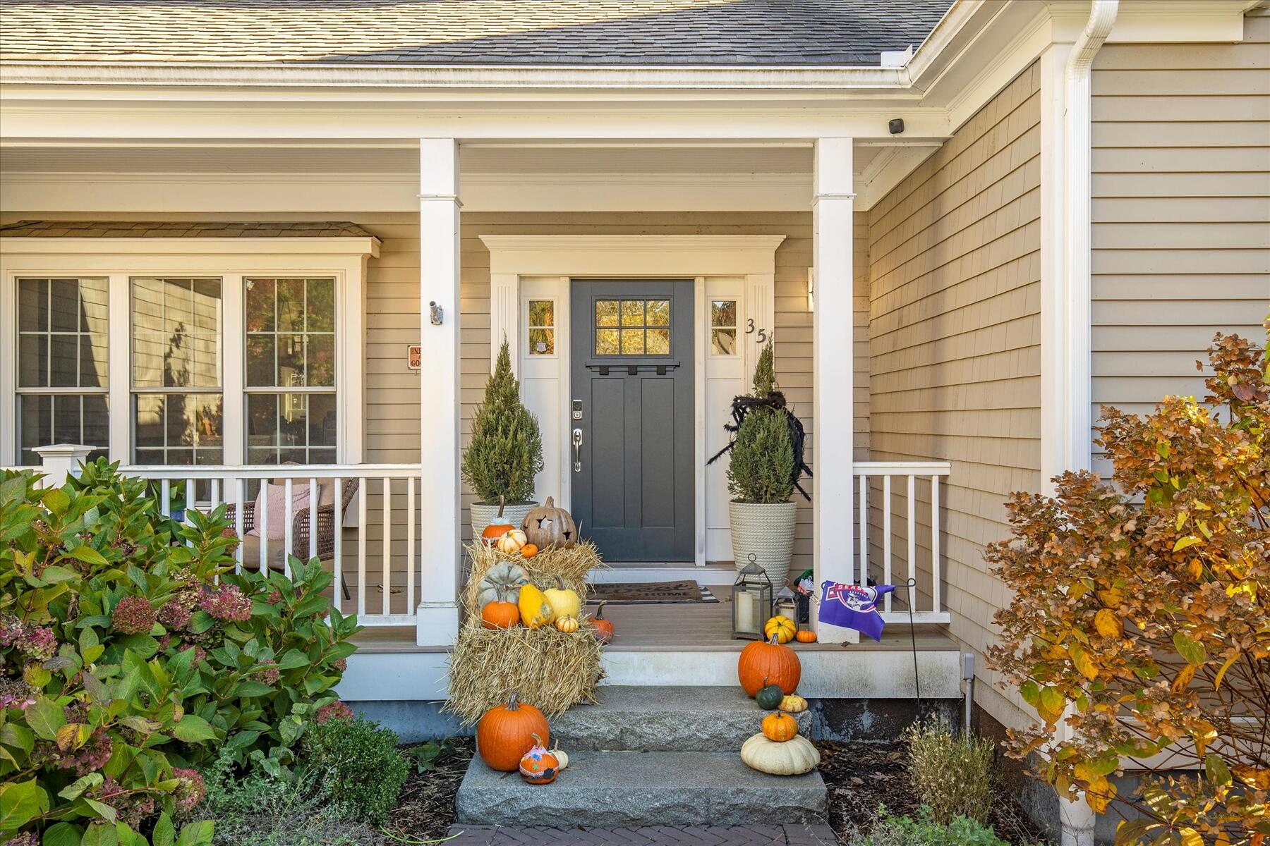 35 Spinnaker Drive W