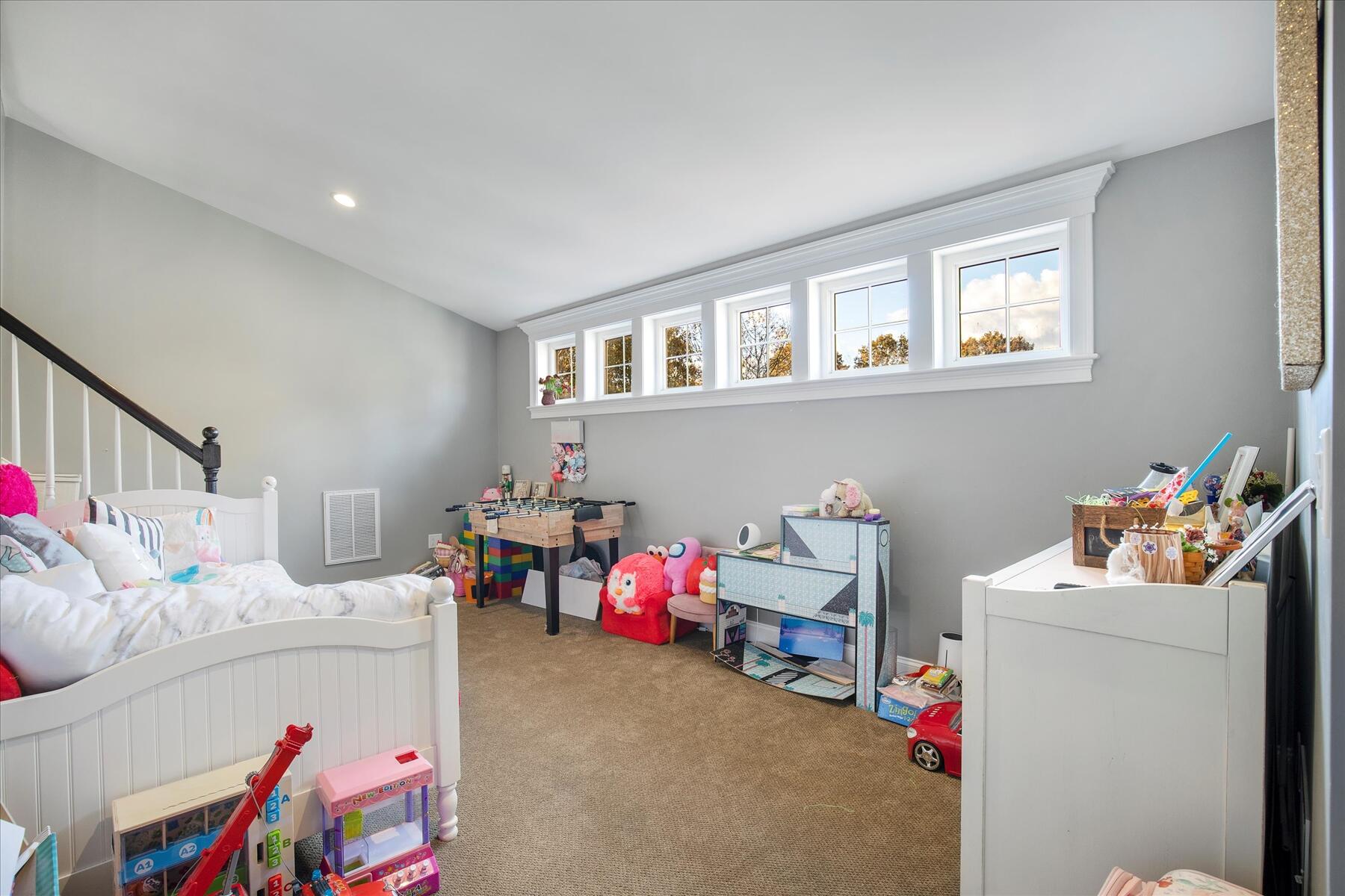 35 Spinnaker Drive W