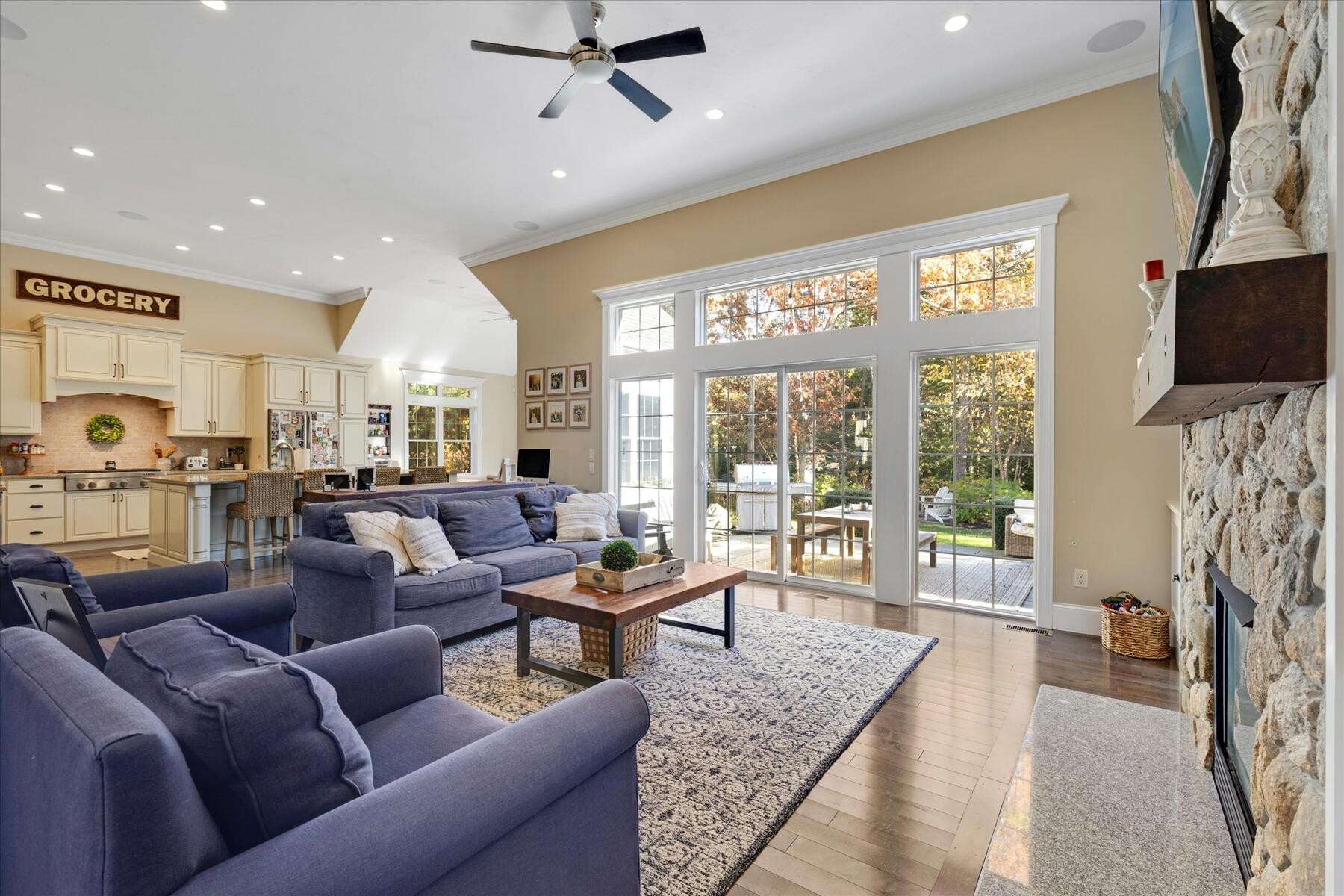 35 Spinnaker Drive W