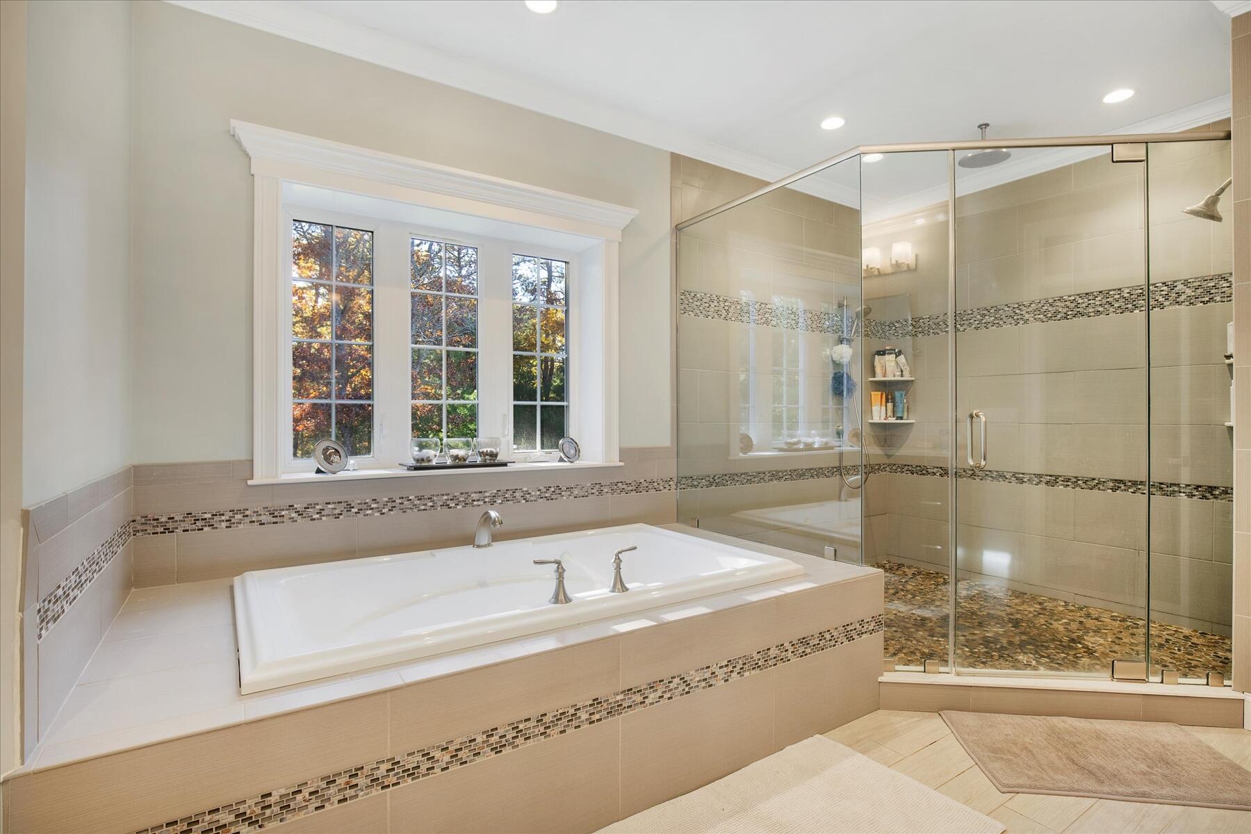 35 Spinnaker Drive W
