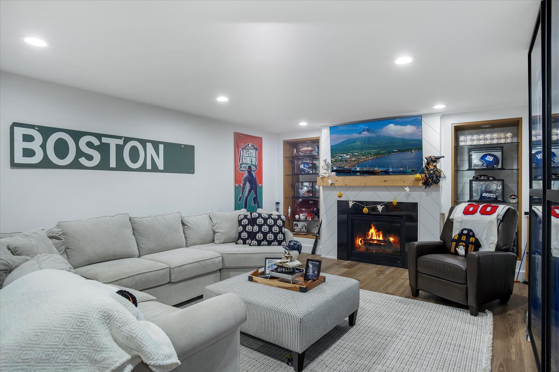 35 Spinnaker Drive W