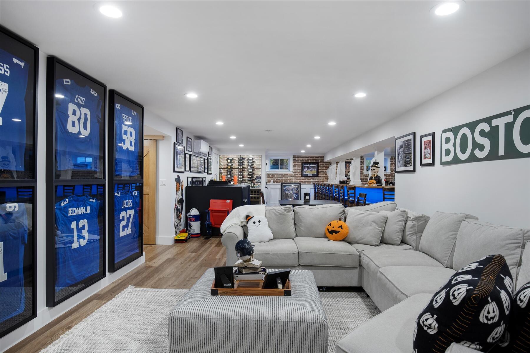 35 Spinnaker Drive W