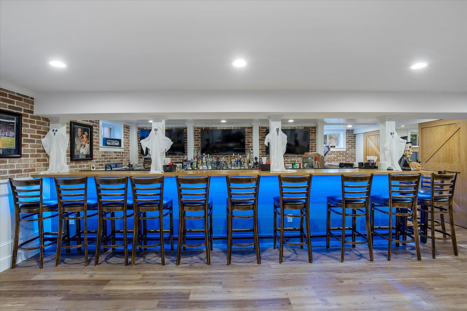 35 Spinnaker Drive W