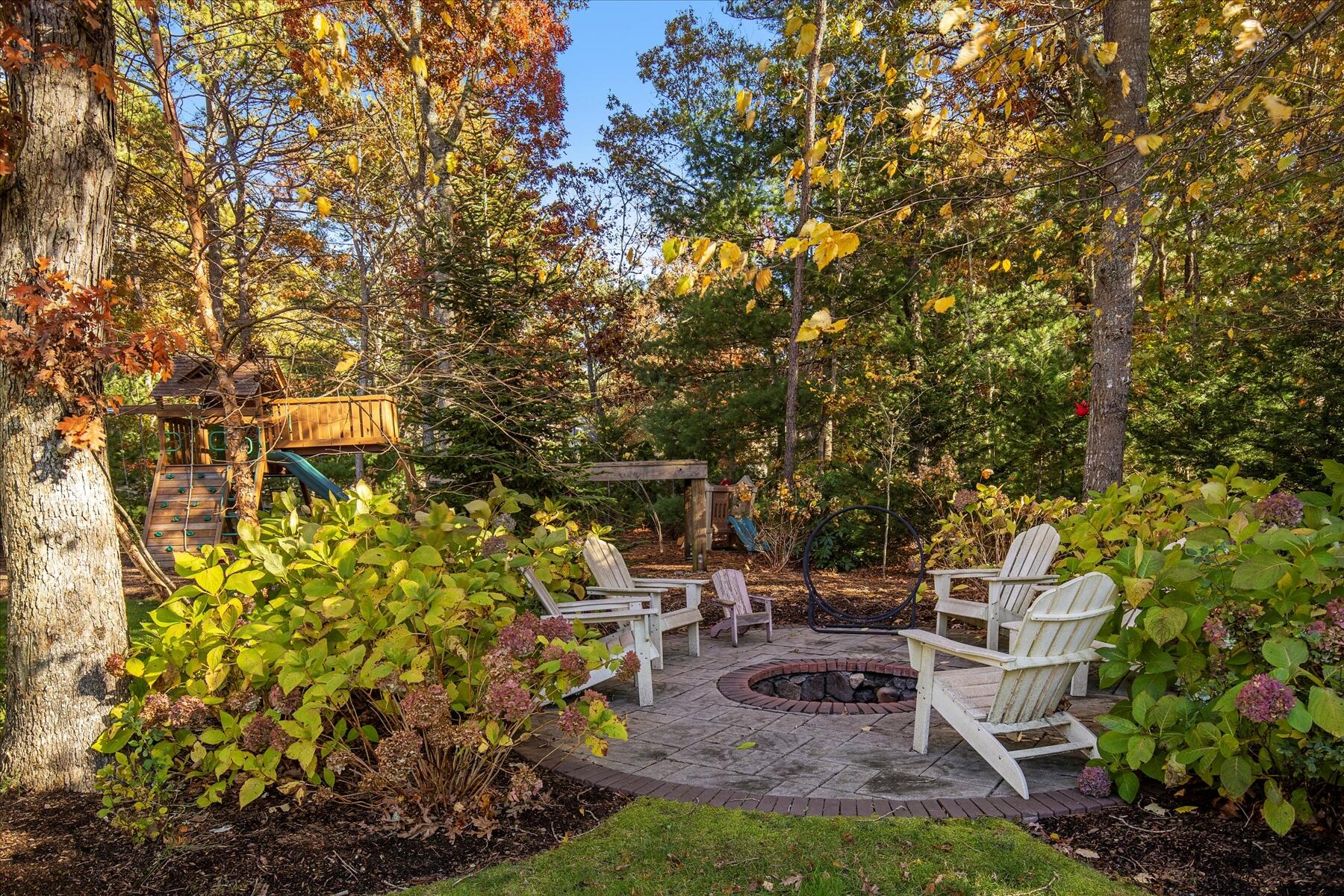 35 Spinnaker Drive W