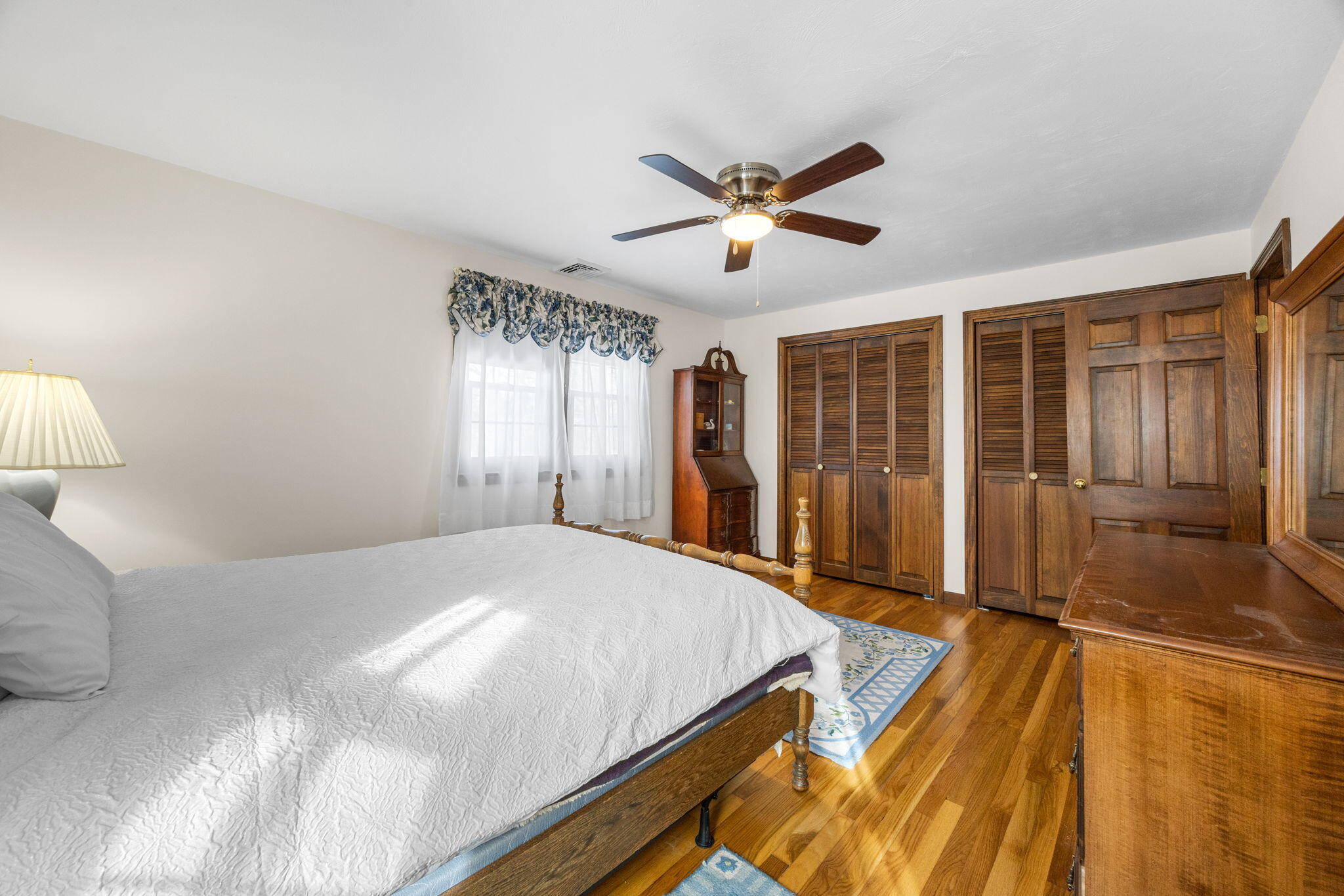 18 Six Penny Lane
