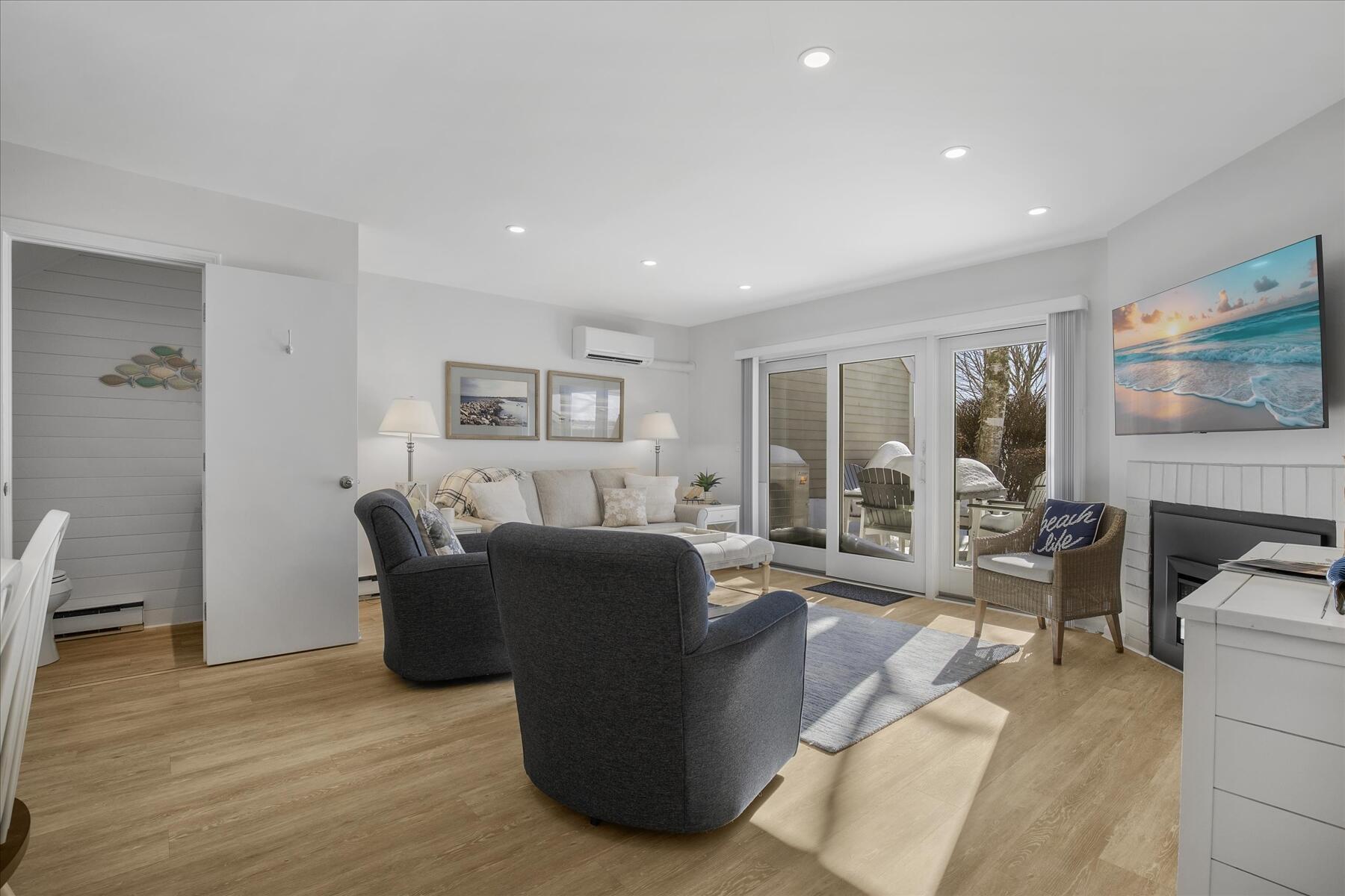 103 Trevor Lane UNIT 103