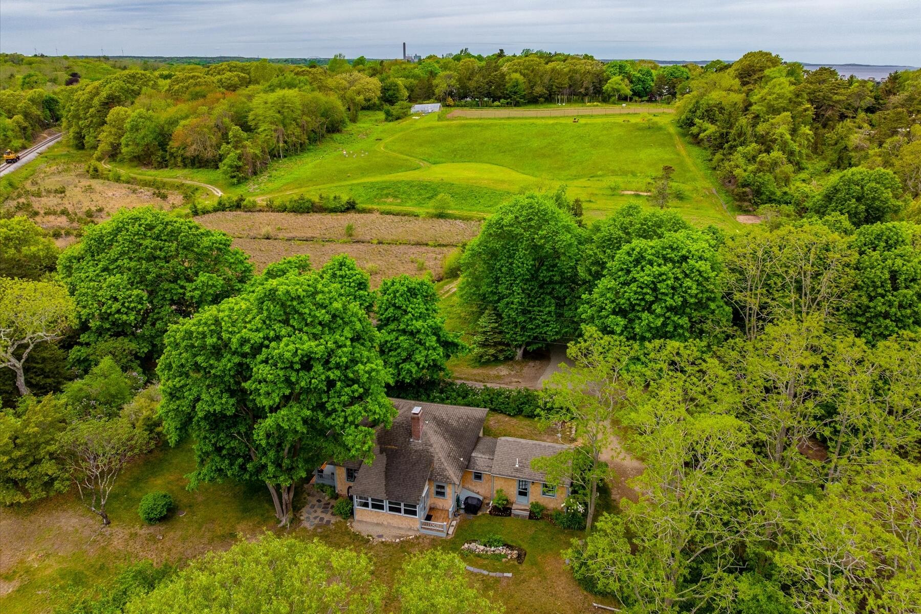 21 Quaker Road